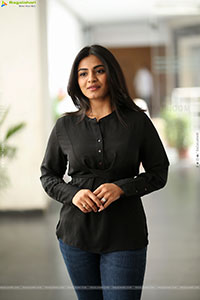 Nayan Sarika at Vishnu Vinyasam Success Meet, HD Gallery 