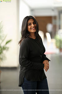 Nayan Sarika at Vishnu Vinyasam Success Meet, HD Gallery 