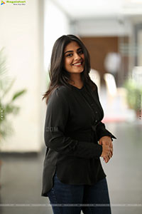 Nayan Sarika at Vishnu Vinyasam Success Meet, HD Gallery 