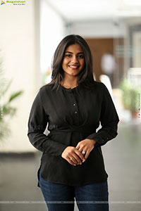 Nayan Sarika at Vishnu Vinyasam Success Meet, HD Gallery 