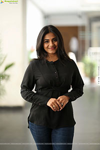 Nayan Sarika at Vishnu Vinyasam Success Meet, HD Gallery 