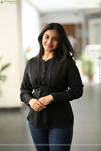 Nayan Sarika at Vishnu Vinyasam Success Meet, HD Gallery 