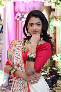 Prachi Thaker Poses with Traditional Jewellery
