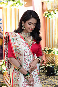 Prachi Thaker Poses with Traditional Jewellery