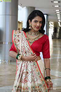 Prachi Thaker Poses with Traditional Jewellery