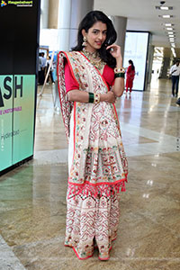 Prachi Thaker Poses with Traditional Jewellery