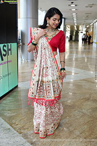 Prachi Thaker Poses with Traditional Jewellery