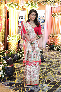 Prachi Thaker Poses with Traditional Jewellery