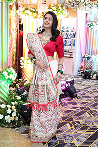 Prachi Thaker Poses with Traditional Jewellery