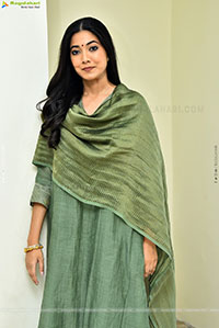 Pooja Sarathkumar at Saraswati Interview, HD Gallery 