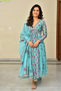 Raashi Khanna at Ustaad Bhagat Singh Interview, HD Gallery 