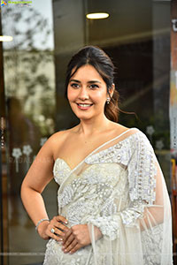 Raashi Khanna at Ustaad Bhagat Singh Pressmeet, HD Gallery 