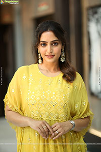 Reba Monica John at Mrithyunjay Movie Pressmeet, HD Gallery 