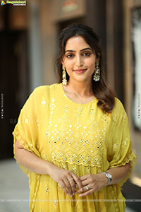 Reba Monica John at Mrithyunjay Movie Pressmeet, HD Gallery 