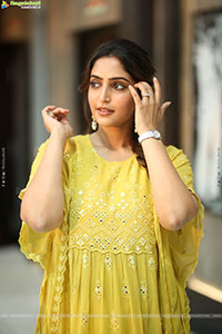 Reba Monica John at Mrithyunjay Movie Pressmeet, HD Gallery 