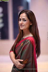 Simran at Saraswathi Movie Pre Release Event, HD Gallery