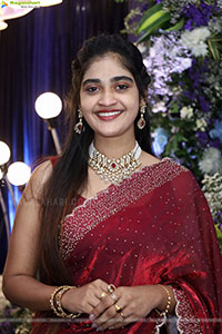 Sindhu Dunna Glam stills in Red Saree, HD Gallery