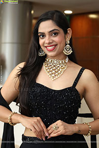 Swetha Kanduri Stills in Black Dress, HD Gallery