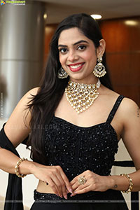 Swetha Kanduri Stills in Black Dress, HD Gallery