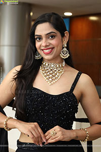 Swetha Kanduri Stills in Black Dress, HD Gallery