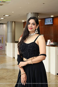 Swetha Kanduri Stills in Black Dress, HD Gallery