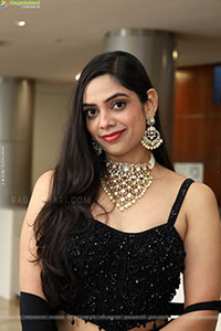 Swetha Kanduri Stills in Black Dress, HD Gallery