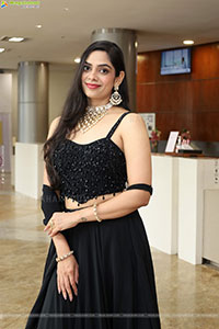 Swetha Kanduri Stills in Black Dress, HD Gallery