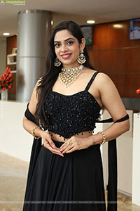 Swetha Kanduri Stills in Black Dress, HD Gallery