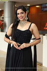 Swetha Kanduri Stills in Black Dress, HD Gallery