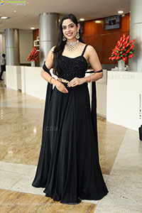 Swetha Kanduri Stills in Black Dress, HD Gallery