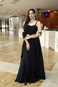 Swetha Kanduri Stills in Black Dress, HD Gallery