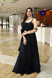 Swetha Kanduri Stills in Black Dress, HD Gallery