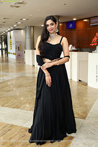 Swetha Kanduri Stills in Black Dress, HD Gallery