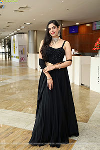 Swetha Kanduri Stills in Black Dress, HD Gallery