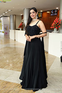 Swetha Kanduri Stills in Black Dress, HD Gallery