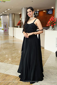Swetha Kanduri Stills in Black Dress, HD Gallery