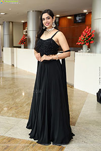 Swetha Kanduri Stills in Black Dress, HD Gallery