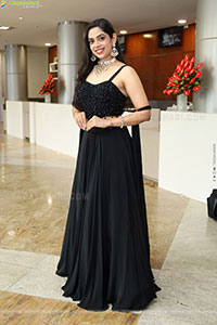 Swetha Kanduri Stills in Black Dress, HD Gallery