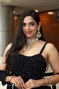 Swetha Kanduri Stills in Black Dress, HD Gallery