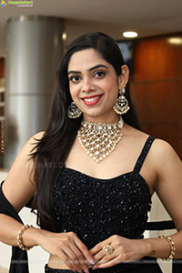 Swetha Kanduri Stills in Black Dress, HD Gallery