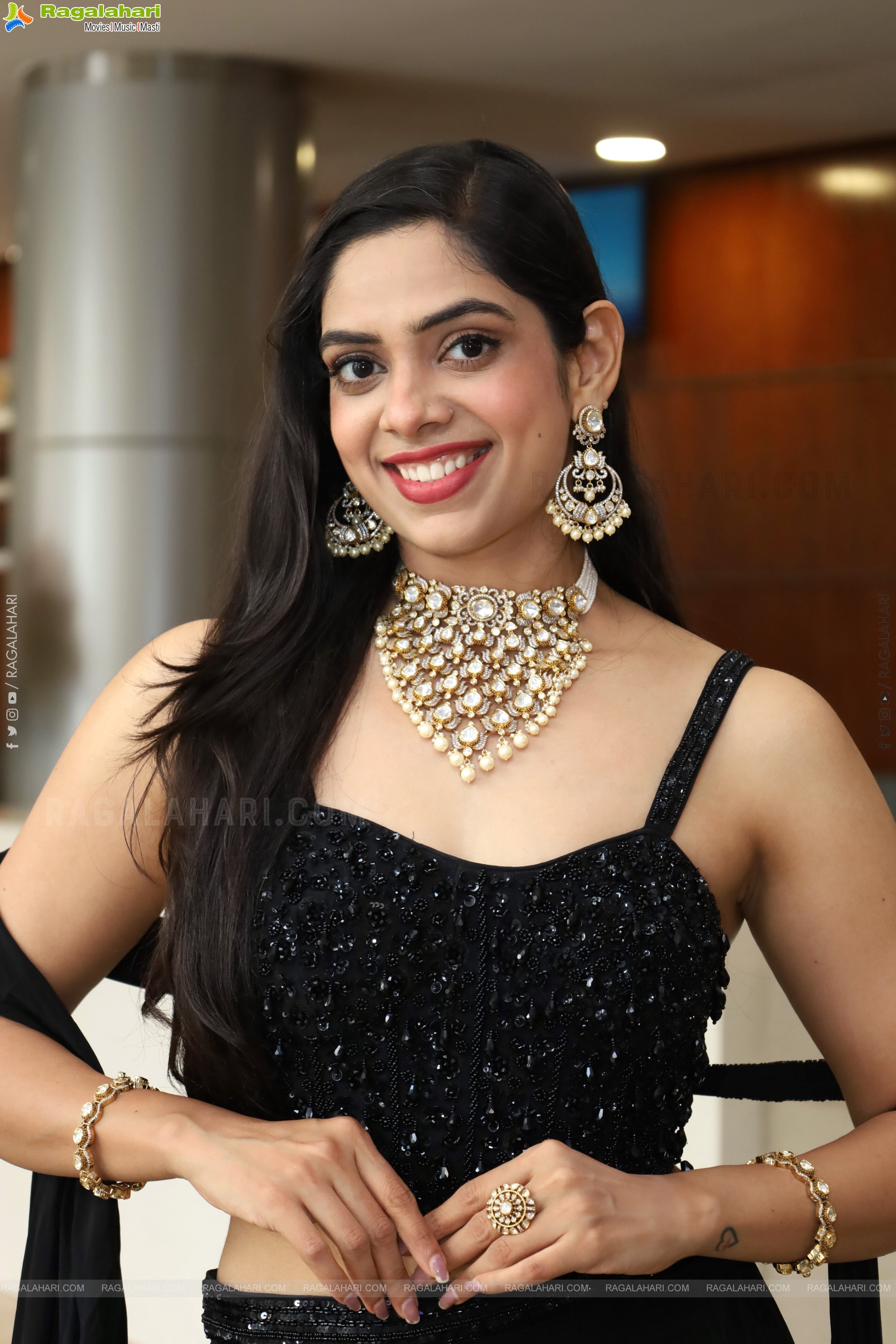 Swetha Kanduri Stills in Black Dress, HD Gallery