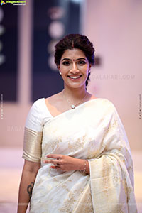 Varalaxmi Sarathkumar at Saraswathi Movie Pre Release Event