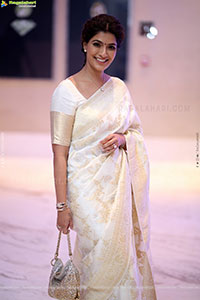 Varalaxmi Sarathkumar at Saraswathi Movie Pre Release Event