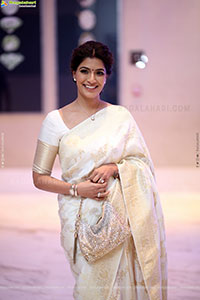 Varalaxmi Sarathkumar at Saraswathi Movie Pre Release Event