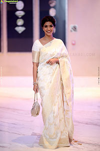 Varalaxmi Sarathkumar at Saraswathi Movie Pre Release Event