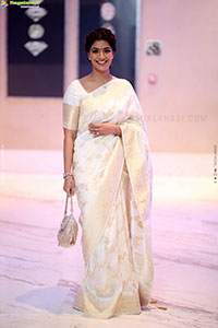 Varalaxmi Sarathkumar at Saraswathi Movie Pre Release Event