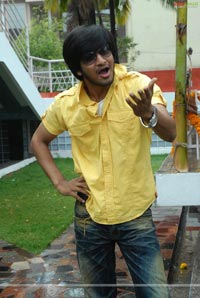 Nikhil at Yuvatha Muhurat