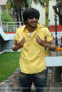 Nikhil at Yuvatha Muhurat