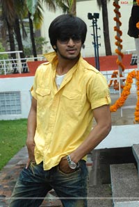 Nikhil at Yuvatha Muhurat