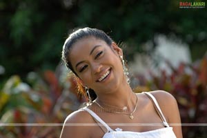 Mumaith Khan Spicy Stills from Target